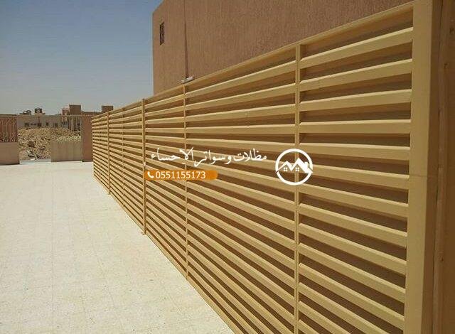مظلات وسواتر خشبية مميزة تضفي جمالًا وطابعًا طبيعيًا للحدائق